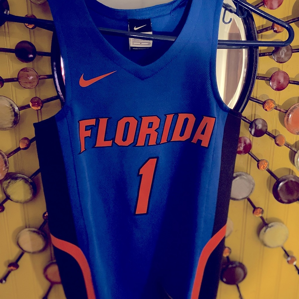 Boys small gator jersey (basketball)